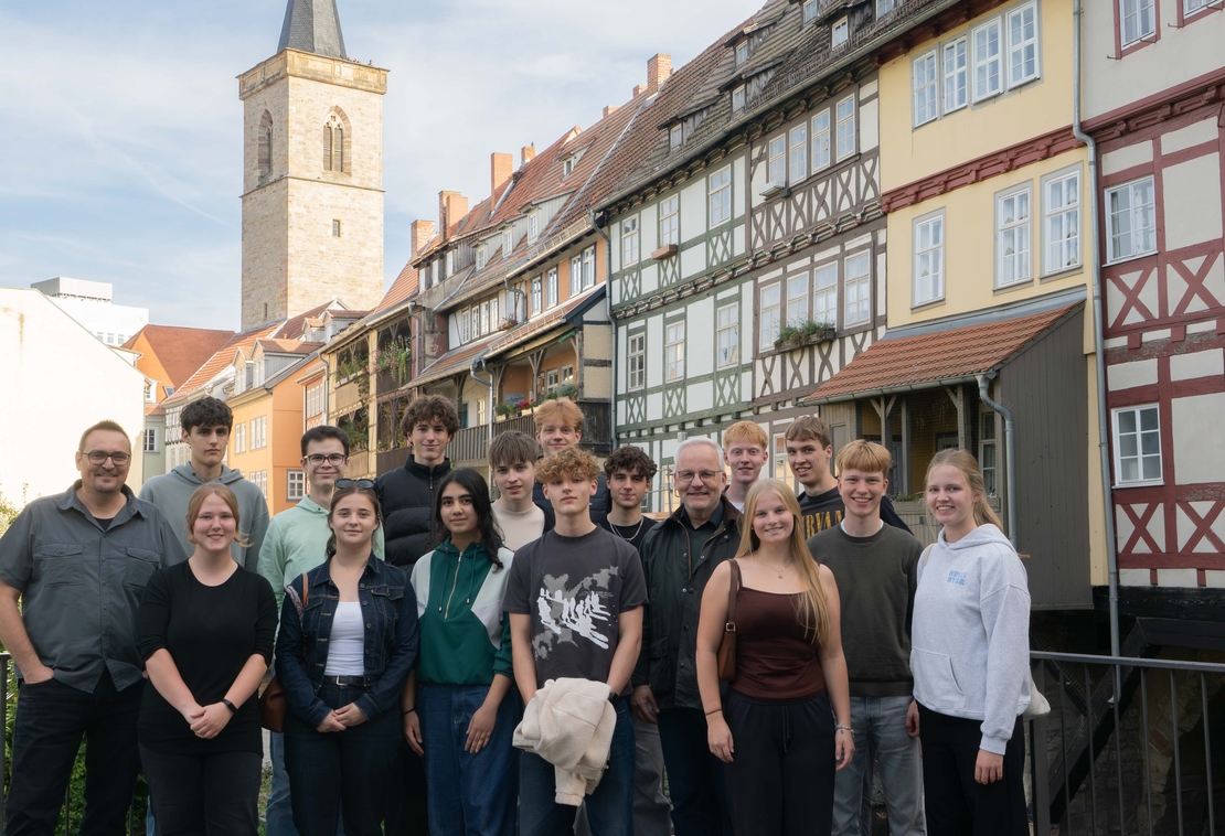 Sch&uuml;ler:innen und Lehrer des Seminarfachs 
