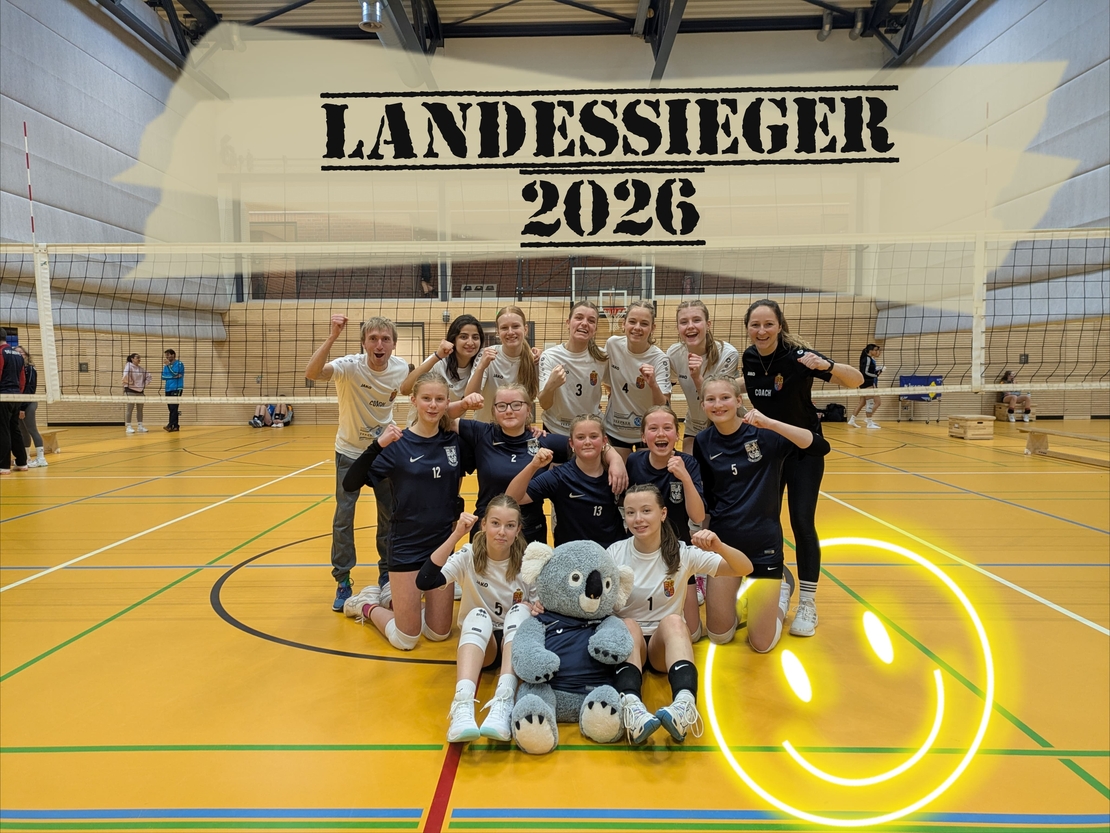 Das Team feiert nach dem Erfolg.
Oben von links: Martin Glosemeyer, Masa Alkhatib, Mila Teepker, Theresa Hilvert, Marit Echelmeyer, Lotta Egbring, Jennifer Beel; mittig von links: Johanne Arns, Franziska Kues, Enni Tegeder, Ida Lambers, Anna Hungeling; unten von links: Lilly Sager, Nele Schaaf. Es fehlt: Isabella Schorr-Samaniego.