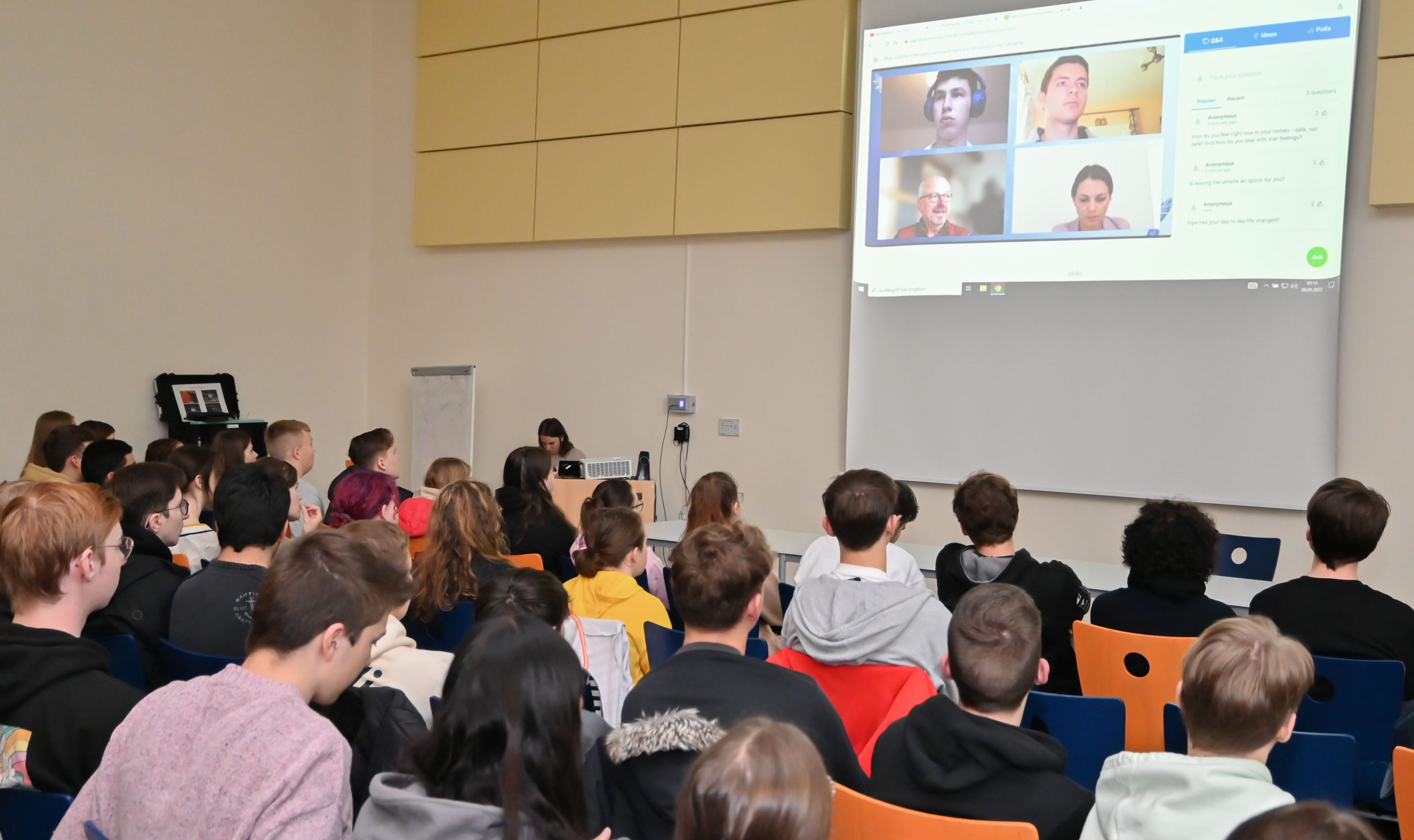 Videokonferenz mit jungen Menschen aus der Ukraine