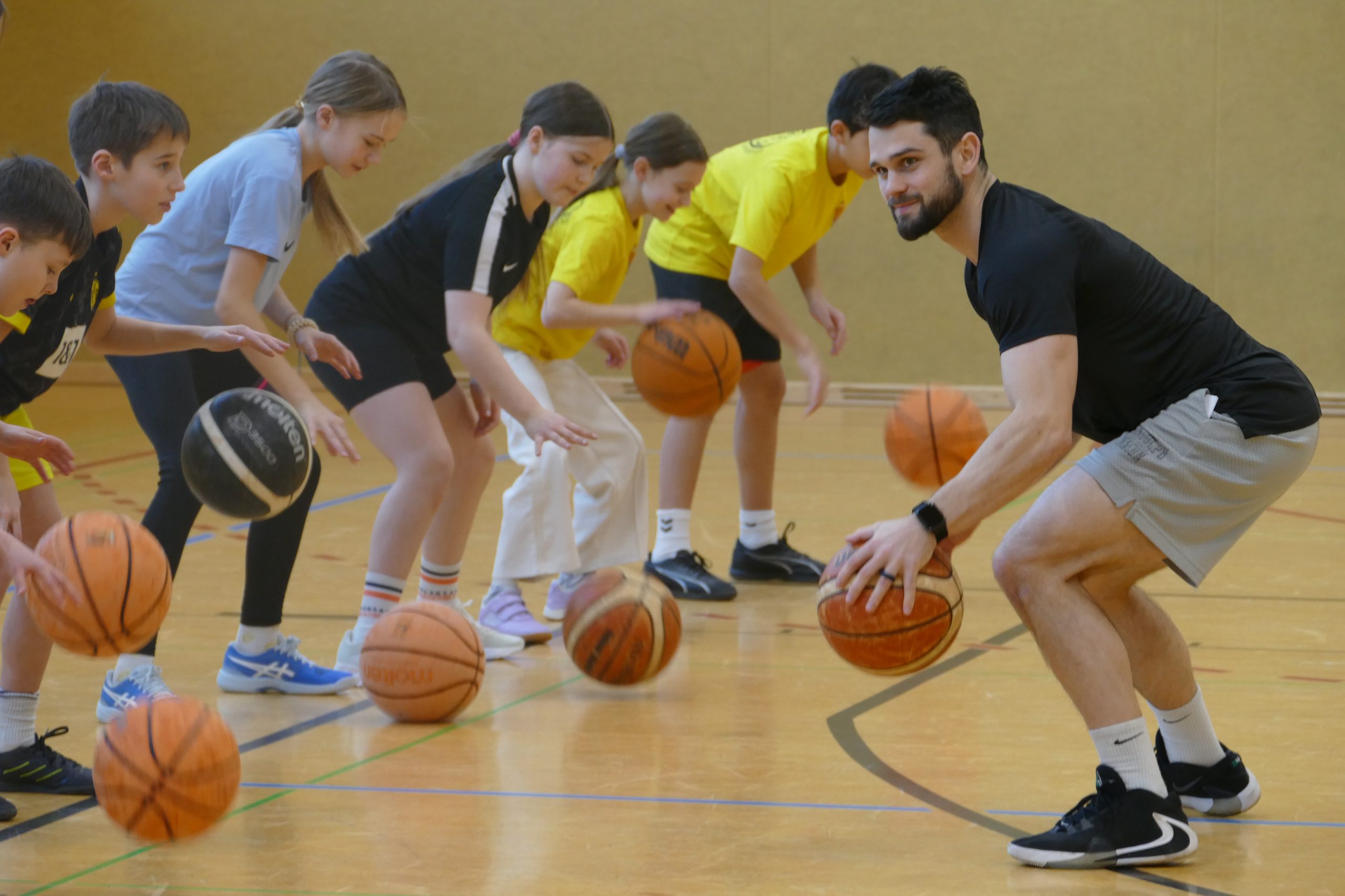 Denglisch im Sportunterricht – die Artland Dragons zu Gast am Georgianum